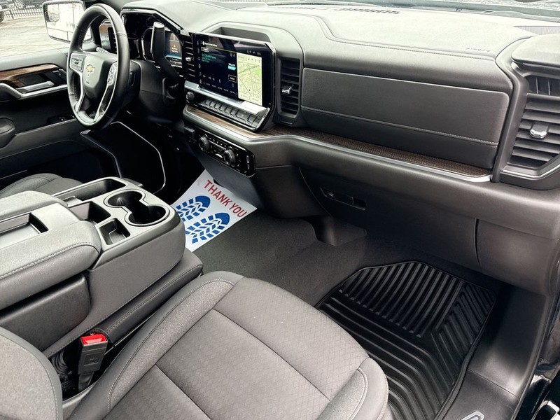 Chevrolet Silverado 1500 Vehicle Full-screen Gallery Image 35