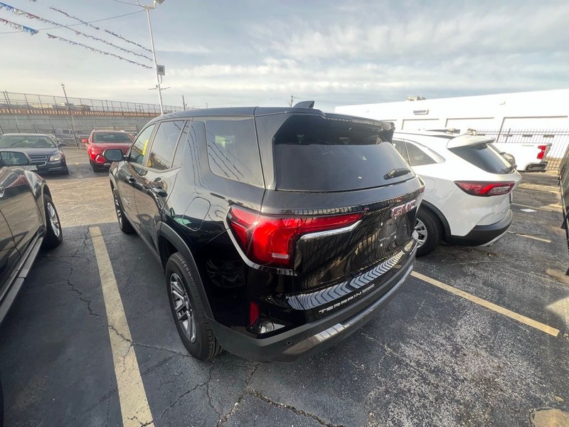 GMC Terrain Vehicle Full-screen Gallery Image 4