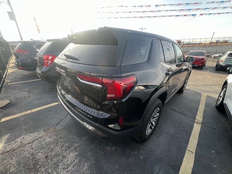 GMC Terrain Vehicle Full-screen Gallery Image 6