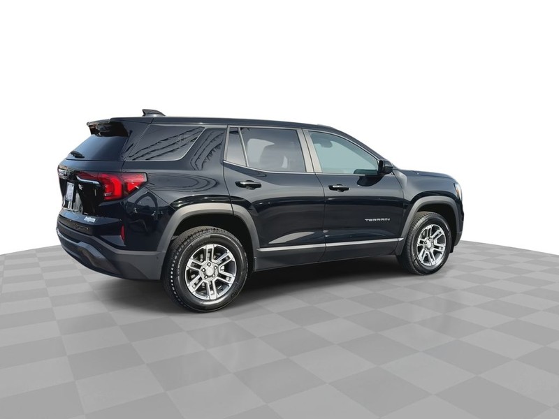 GMC Terrain Vehicle Full-screen Gallery Image 13