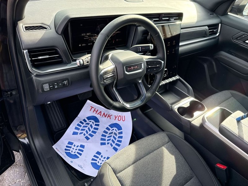 GMC Terrain Vehicle Full-screen Gallery Image 17