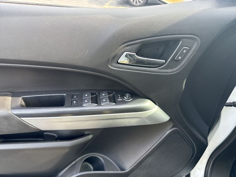 Chevrolet Colorado Vehicle Full-screen Gallery Image 27