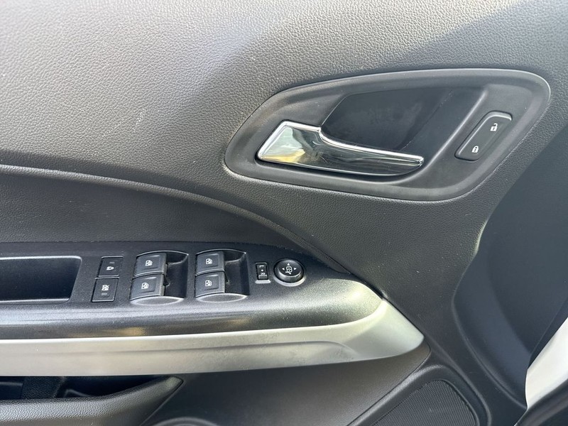 Chevrolet Colorado Vehicle Full-screen Gallery Image 28