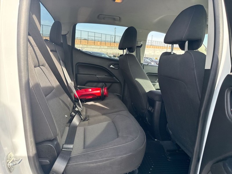 Chevrolet Colorado Vehicle Full-screen Gallery Image 31