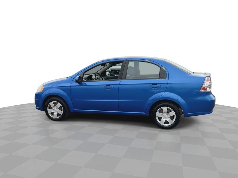 Chevrolet Aveo Vehicle Full-screen Gallery Image 7