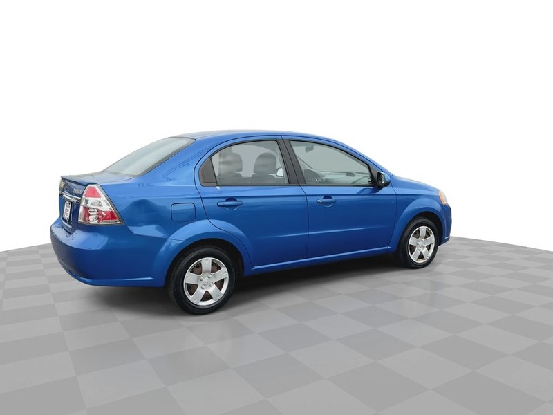 Chevrolet Aveo Vehicle Full-screen Gallery Image 13