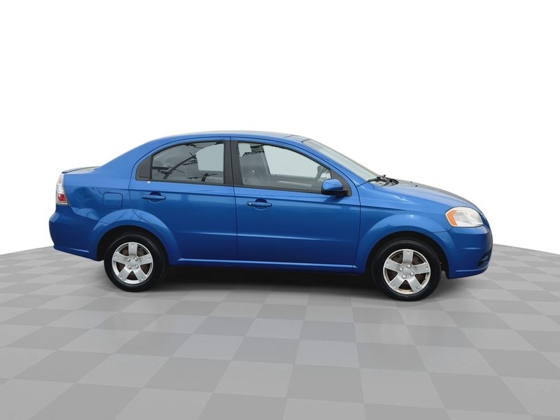 Chevrolet Aveo Vehicle Full-screen Gallery Image 14