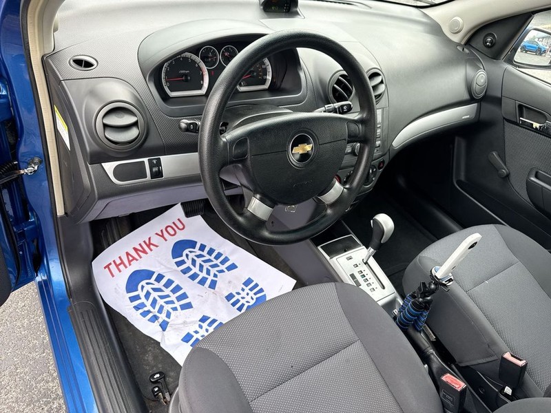 Chevrolet Aveo Vehicle Full-screen Gallery Image 17