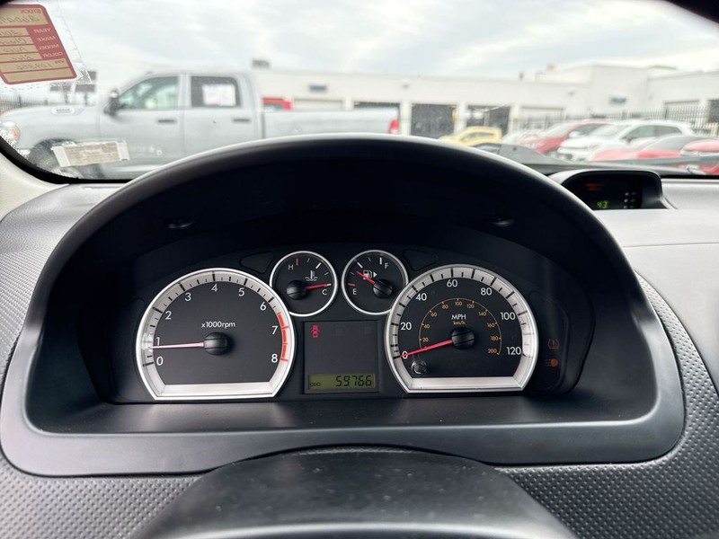 Chevrolet Aveo Vehicle Full-screen Gallery Image 18