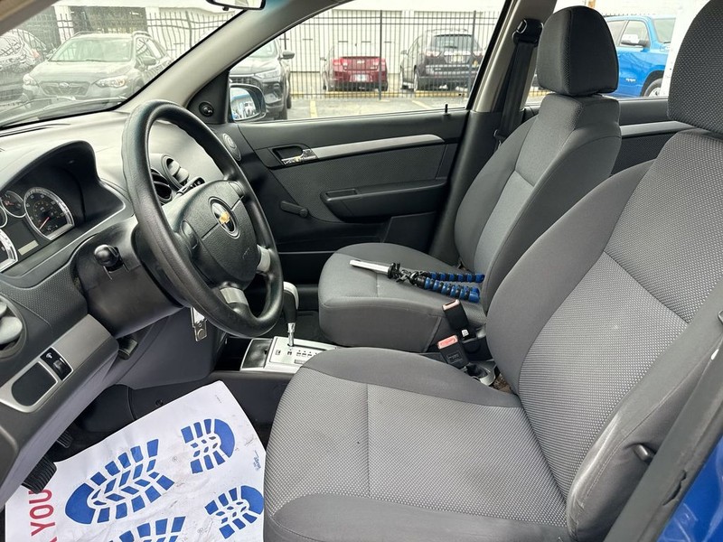 Chevrolet Aveo Vehicle Full-screen Gallery Image 24