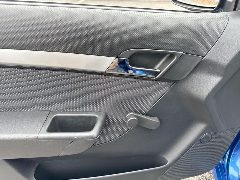 Chevrolet Aveo Vehicle Full-screen Gallery Image 27