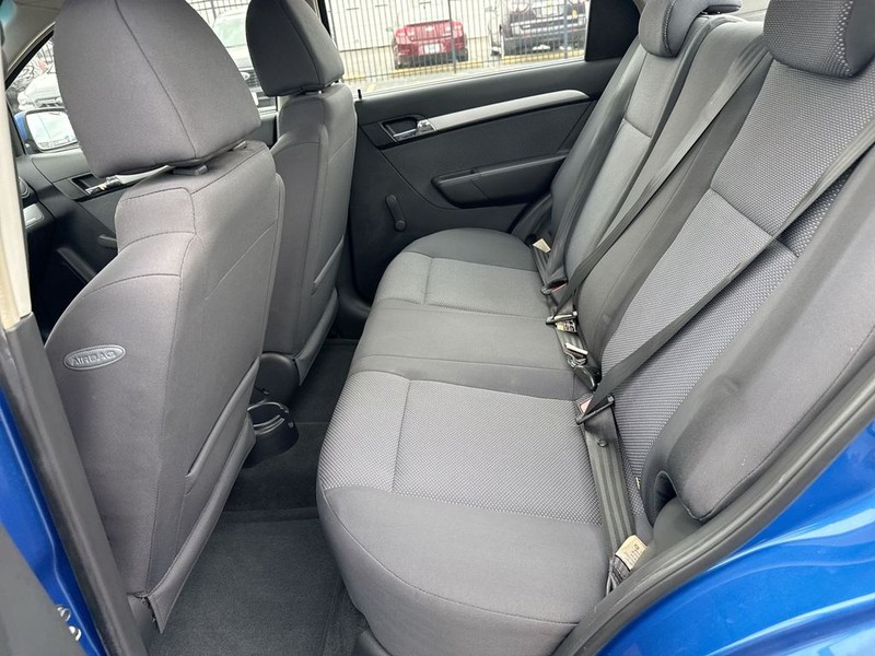 Chevrolet Aveo Vehicle Full-screen Gallery Image 28