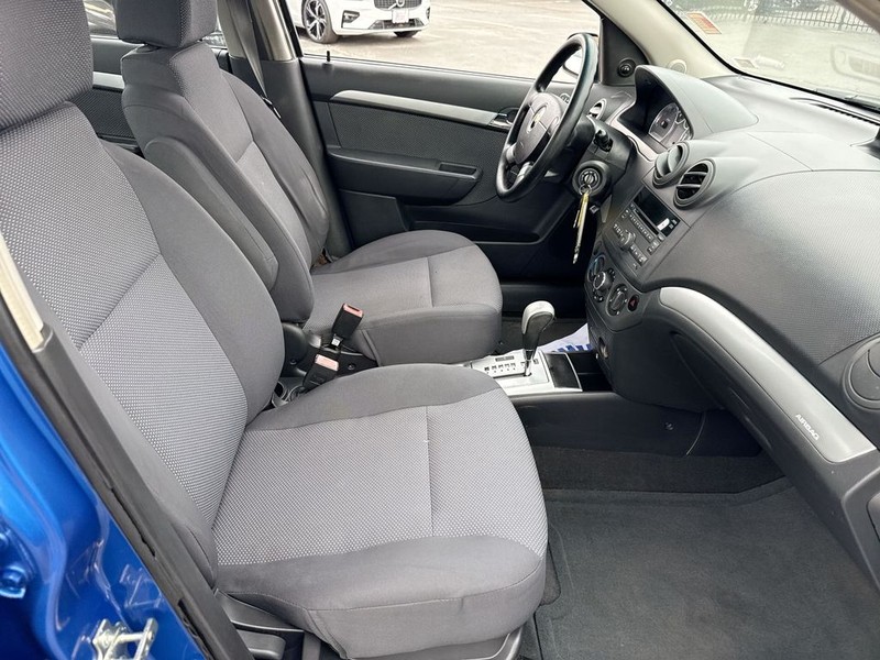 Chevrolet Aveo Vehicle Full-screen Gallery Image 31