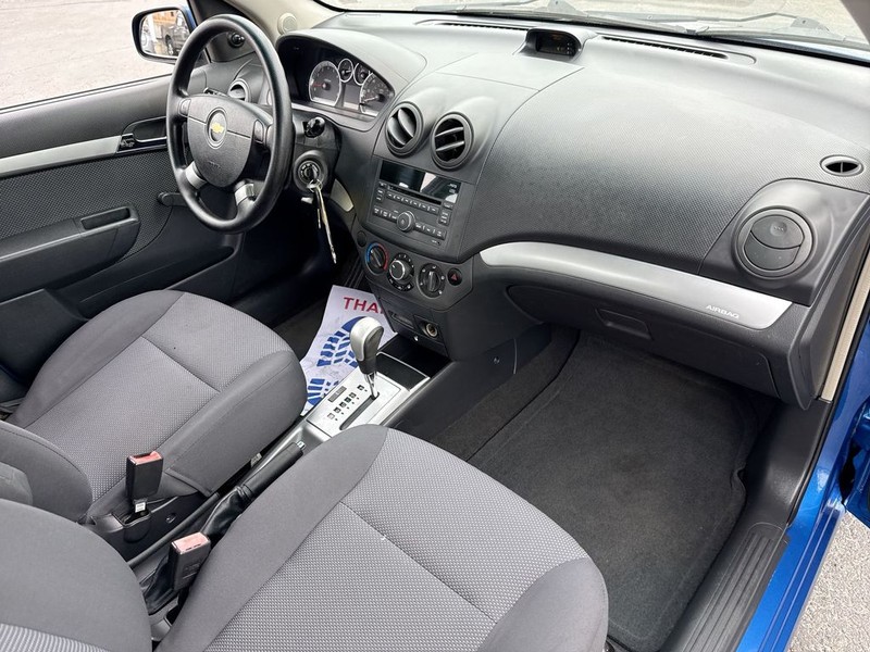 Chevrolet Aveo Vehicle Full-screen Gallery Image 32