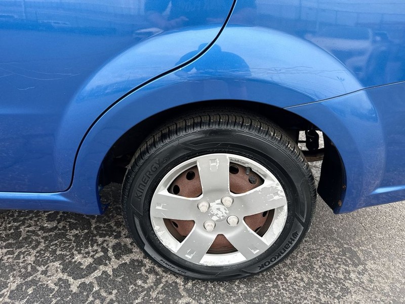 Chevrolet Aveo Vehicle Full-screen Gallery Image 36