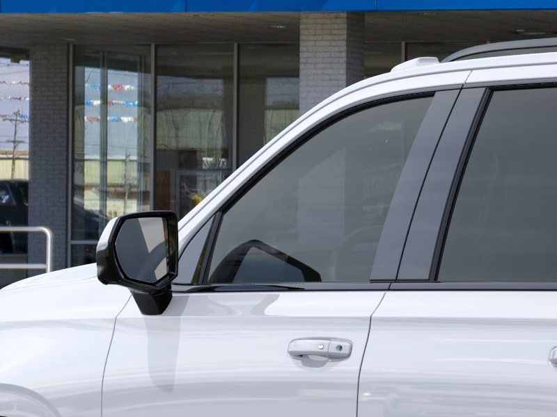 Chevrolet Suburban Vehicle Full-screen Gallery Image 12