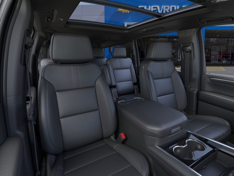 Chevrolet Suburban Vehicle Full-screen Gallery Image 16