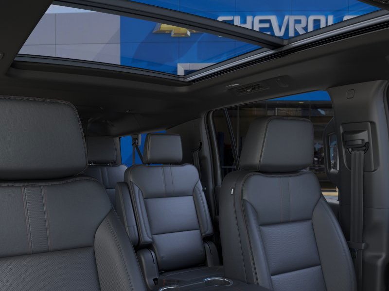 Chevrolet Suburban Vehicle Full-screen Gallery Image 24