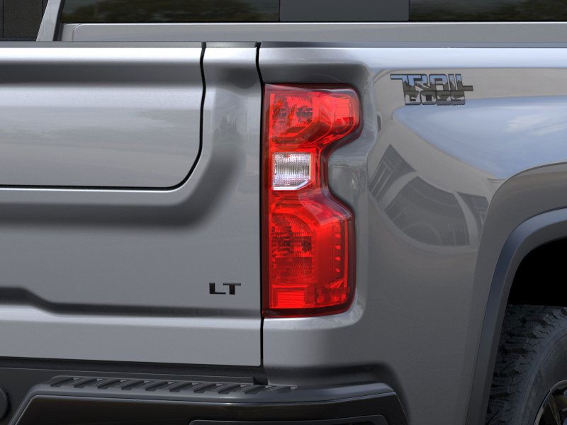 Chevrolet Silverado 2500 HD Vehicle Full-screen Gallery Image 11