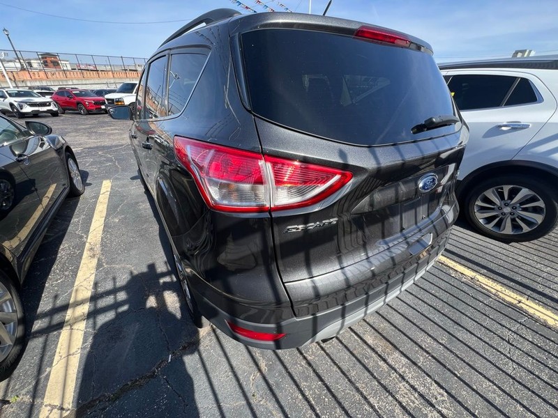 Ford Escape Vehicle Full-screen Gallery Image 4