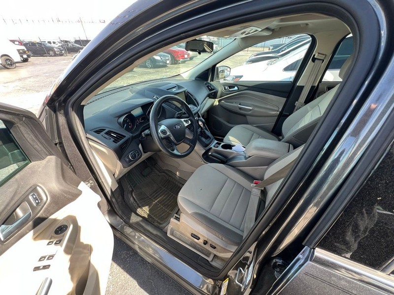 Ford Escape Vehicle Full-screen Gallery Image 7