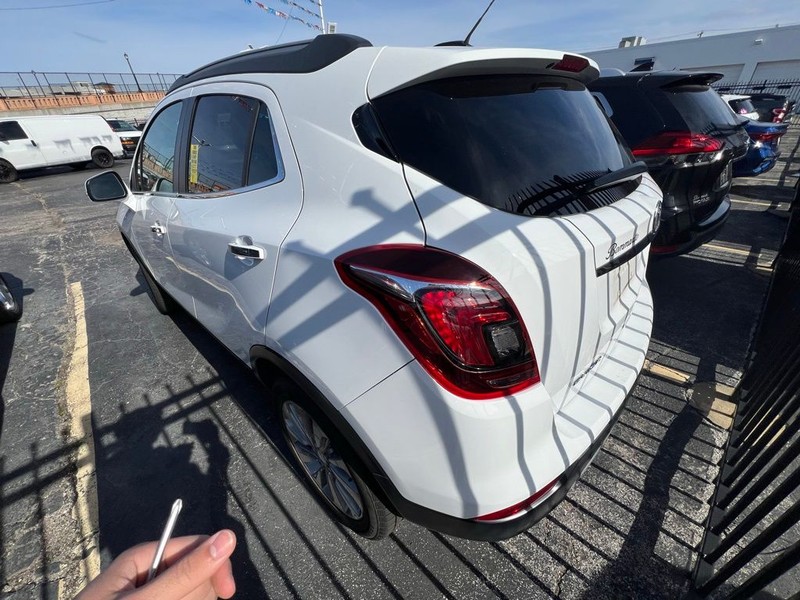 Buick Encore Vehicle Full-screen Gallery Image 4