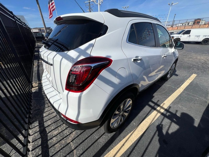 Buick Encore Vehicle Full-screen Gallery Image 6