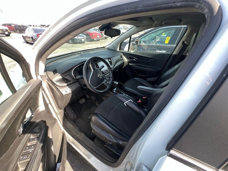 Buick Encore Vehicle Full-screen Gallery Image 7