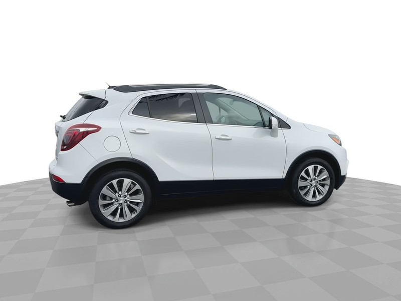 Buick Encore Vehicle Full-screen Gallery Image 10