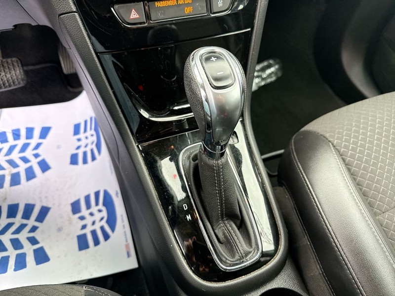 Buick Encore Vehicle Full-screen Gallery Image 17