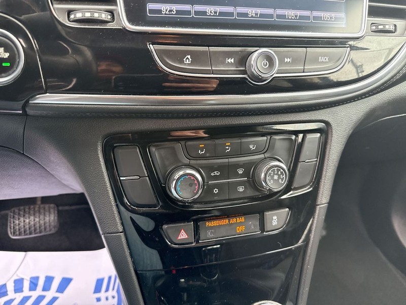 Buick Encore Vehicle Full-screen Gallery Image 19