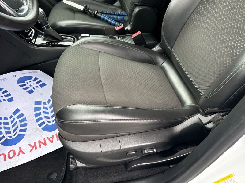 Buick Encore Vehicle Full-screen Gallery Image 21