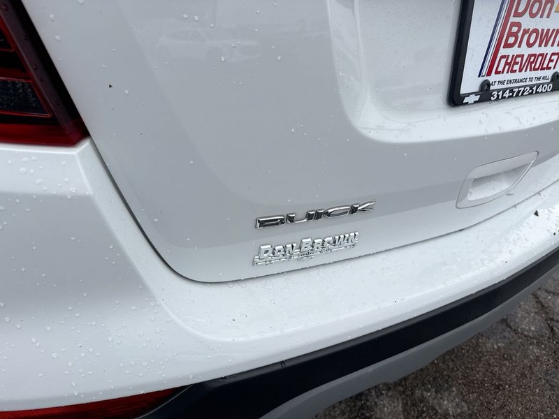 Buick Encore Vehicle Full-screen Gallery Image 32