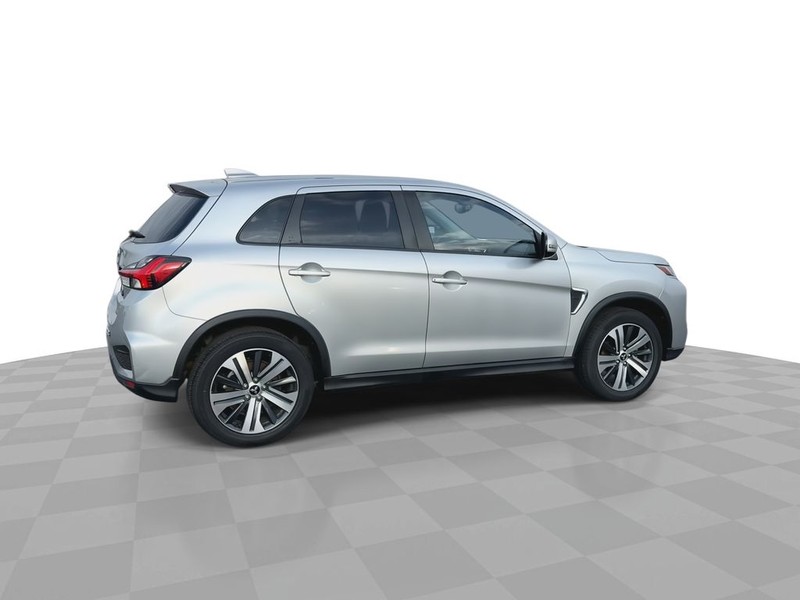 Mitsubishi Outlander Sport Vehicle Full-screen Gallery Image 13