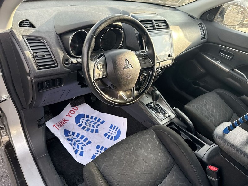 Mitsubishi Outlander Sport Vehicle Full-screen Gallery Image 14