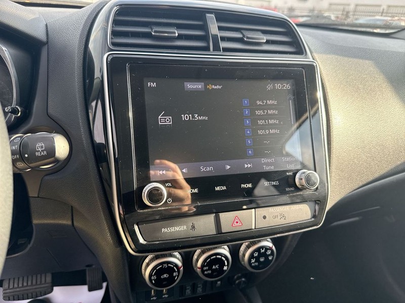 Mitsubishi Outlander Sport Vehicle Full-screen Gallery Image 18