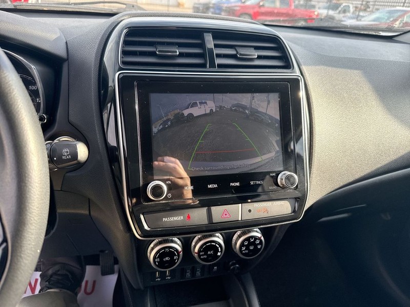 Mitsubishi Outlander Sport Vehicle Full-screen Gallery Image 19