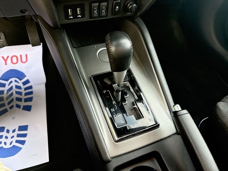 Mitsubishi Outlander Sport Vehicle Full-screen Gallery Image 20