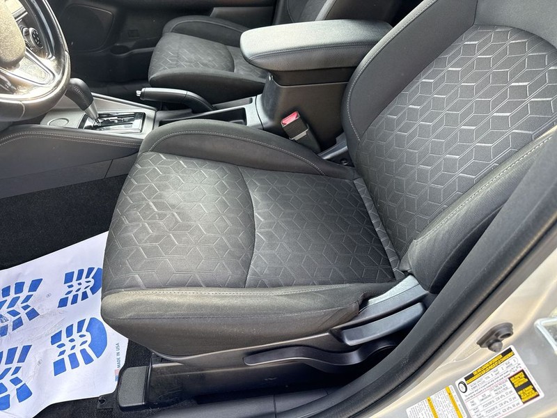 Mitsubishi Outlander Sport Vehicle Full-screen Gallery Image 23