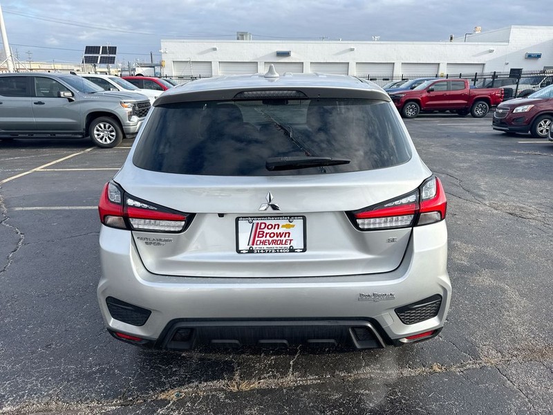 Mitsubishi Outlander Sport Vehicle Full-screen Gallery Image 28