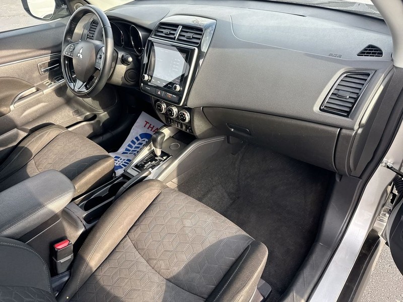 Mitsubishi Outlander Sport Vehicle Full-screen Gallery Image 31