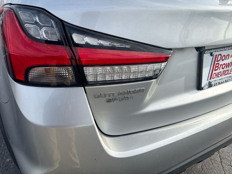 Mitsubishi Outlander Sport Vehicle Full-screen Gallery Image 34