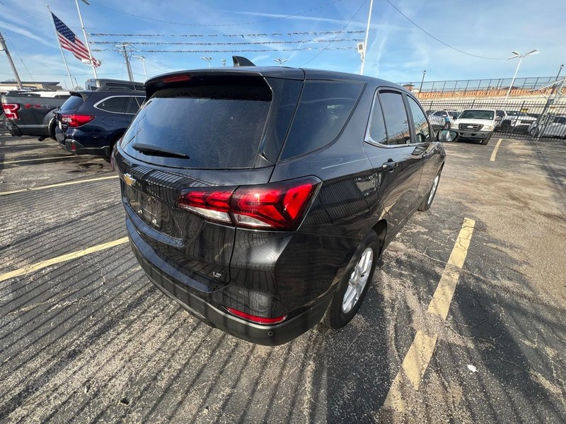 Chevrolet Equinox Vehicle Full-screen Gallery Image 6