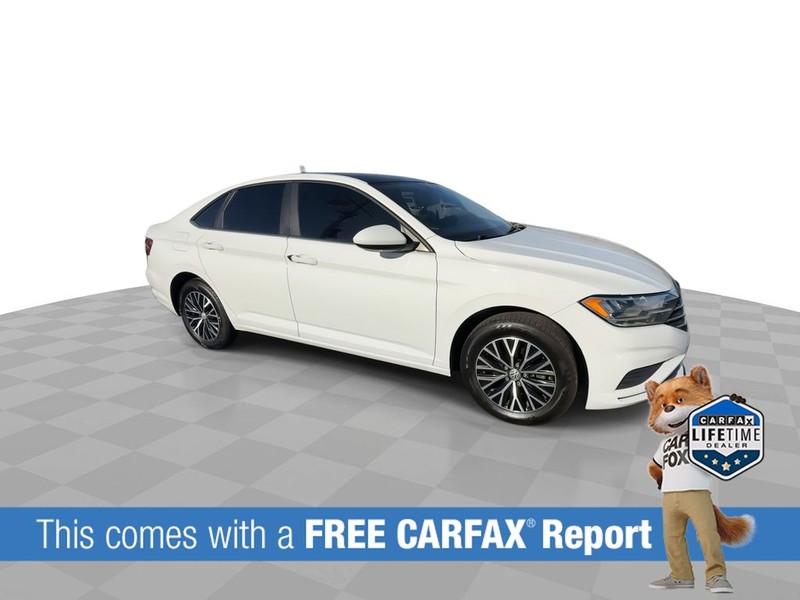 Volkswagen Jetta Vehicle Full-screen Gallery Image 3