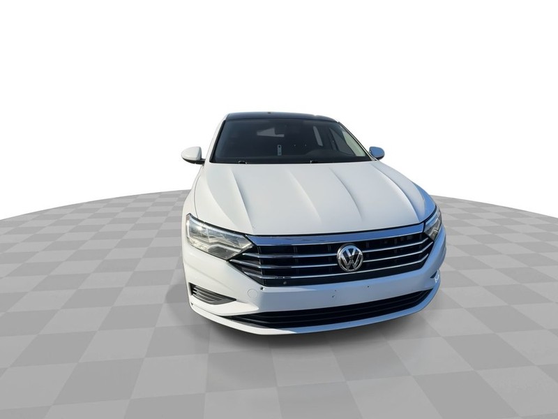 Volkswagen Jetta Vehicle Full-screen Gallery Image 4