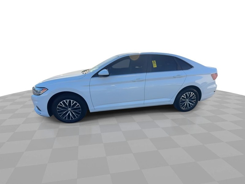 Volkswagen Jetta Vehicle Full-screen Gallery Image 7