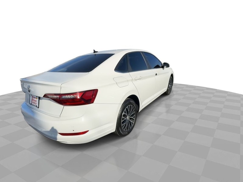 Volkswagen Jetta Vehicle Full-screen Gallery Image 13