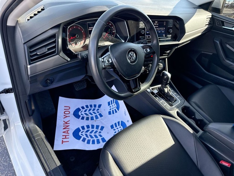 Volkswagen Jetta Vehicle Full-screen Gallery Image 17