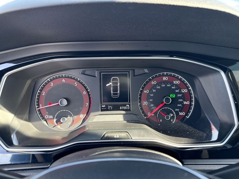 Volkswagen Jetta Vehicle Full-screen Gallery Image 18