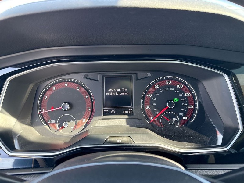 Volkswagen Jetta Vehicle Full-screen Gallery Image 19